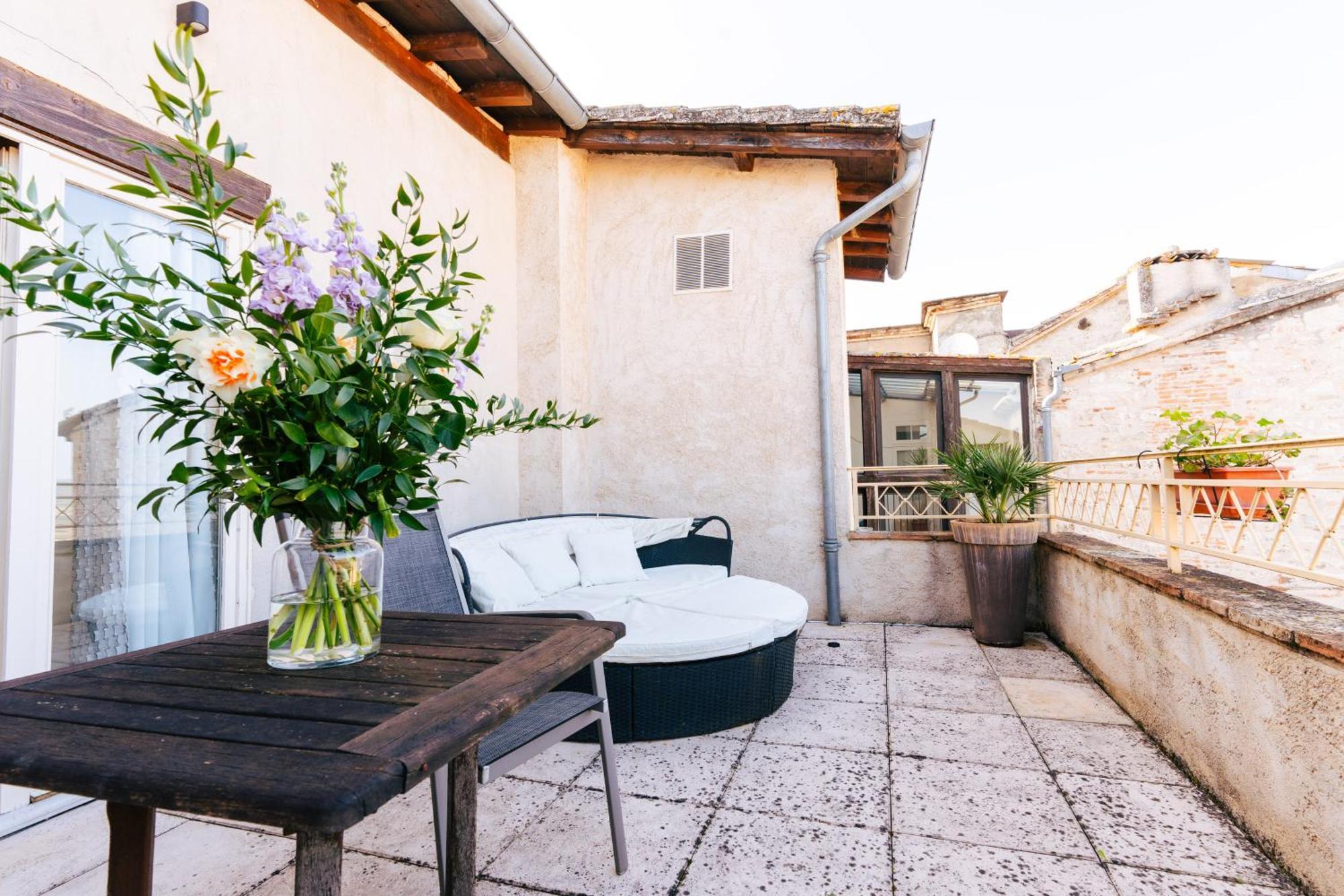 Hotel Des Consuls Castelnau-de-Montmiral Exterior foto