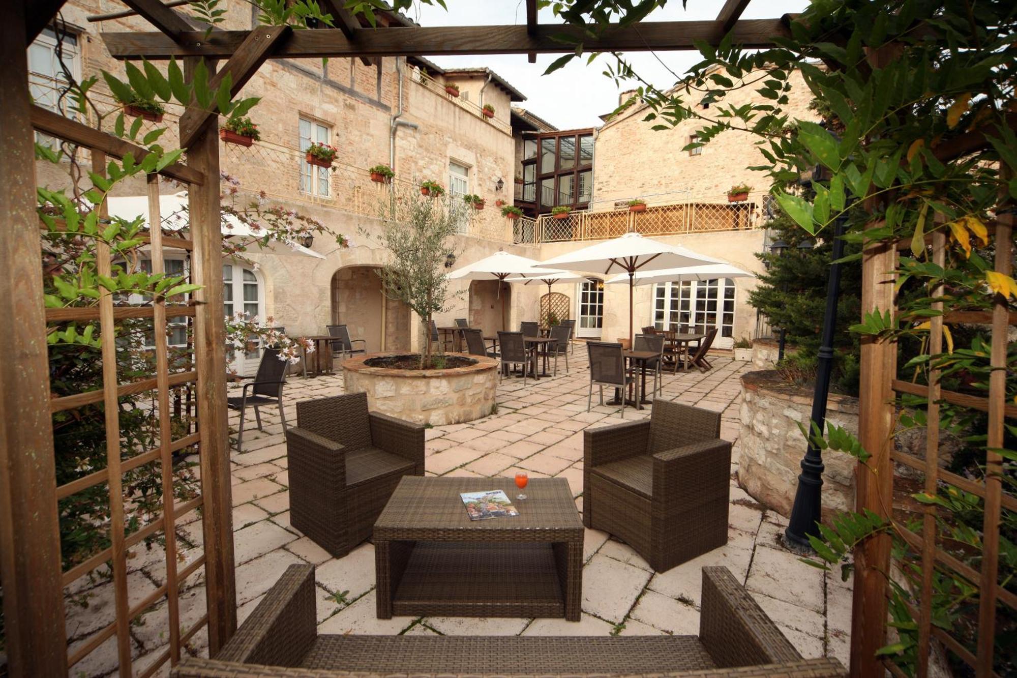 Hotel Des Consuls Castelnau-de-Montmiral Exterior foto