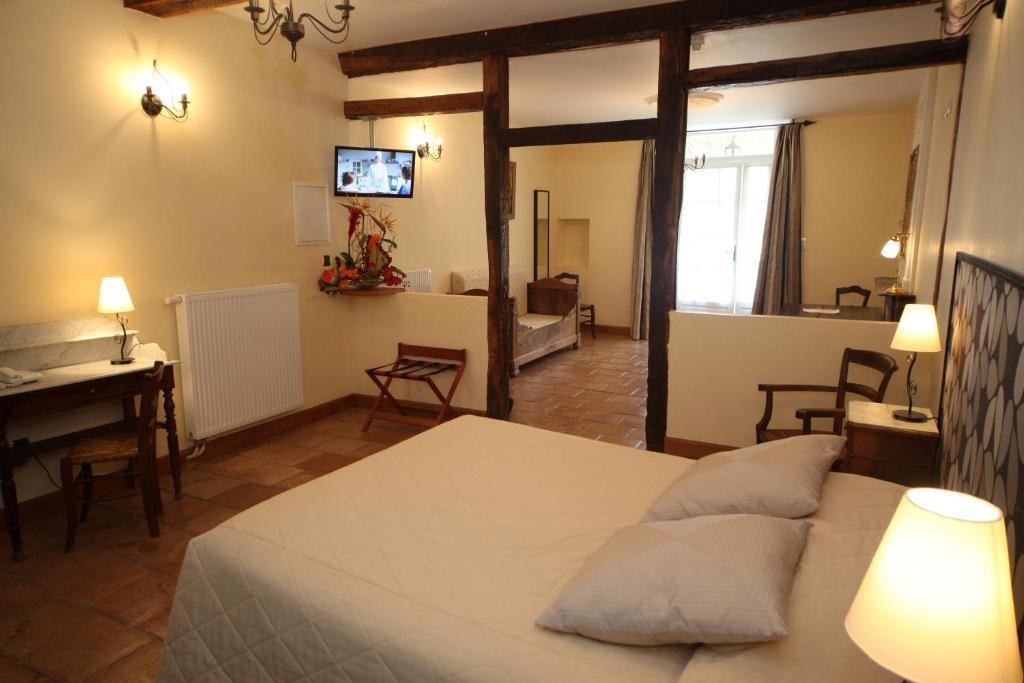 Hotel Des Consuls Castelnau-de-Montmiral Zimmer foto